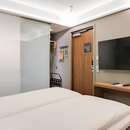 Comfort Xpress Helsinki Airport Terminal Hotel 3*