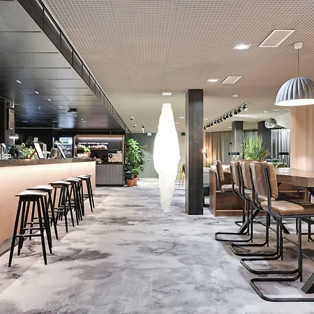 Comfort Xpress Helsinki Airport Terminal Hotel 3*