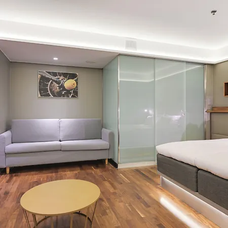 Comfort Xpress Helsinki Airport Terminal Hotell Vanda