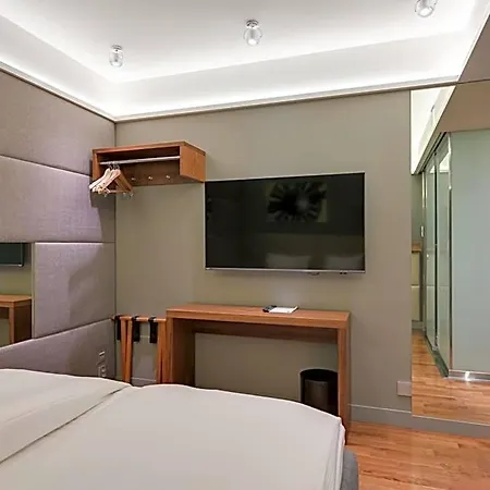 Comfort Xpress Helsinki Airport Terminal Hotel
