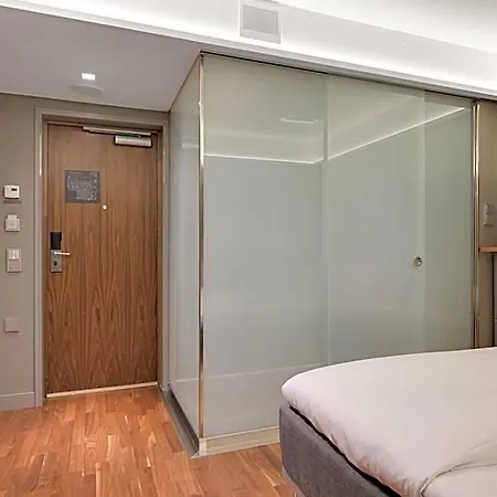Comfort Xpress Helsinki Airport Terminal Hotel
