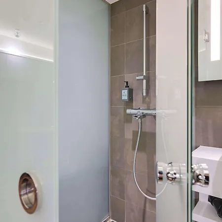 Comfort Xpress Helsinki Airport Terminal Hotel Vantaa