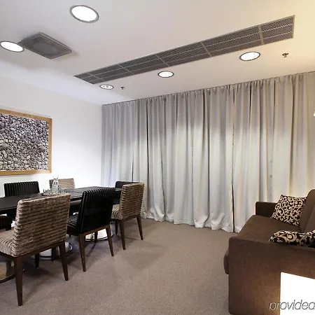 فندق Comfort Xpress Helsinki Airport Terminal 3*