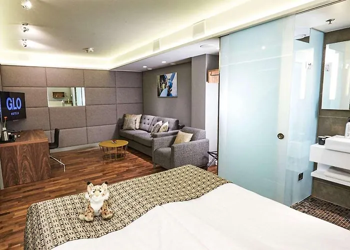 Отель Comfort Xpress Helsinki Airport Terminal 3*