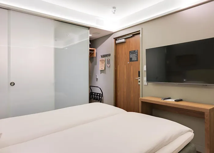 Comfort Xpress Helsinki Airport Terminal Hotel 3*