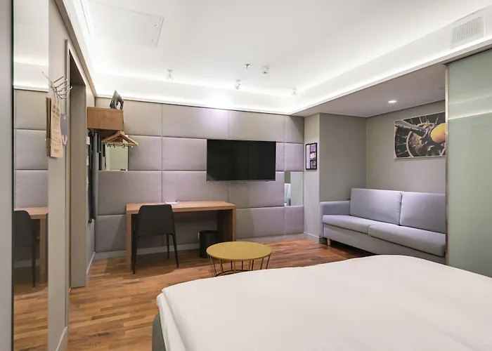 Comfort Xpress Helsinki Airport Terminal Hotel 3*