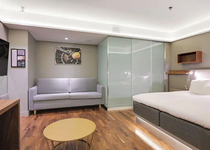 Comfort Xpress Helsinki Airport Terminal Отель Вантаа