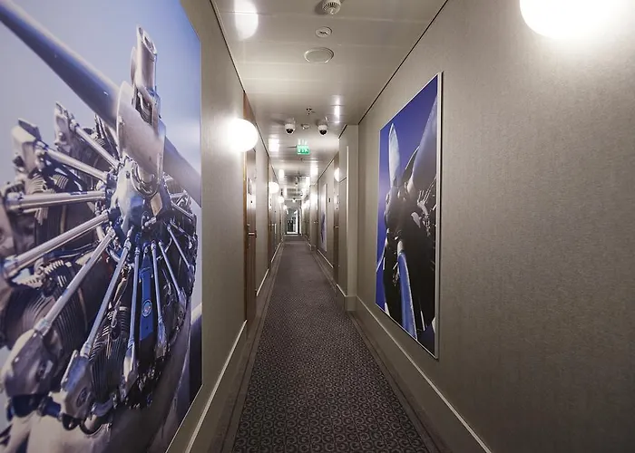 Comfort Xpress Helsinki Airport Terminal Hotel 3*