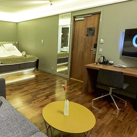 Comfort Xpress Helsinki Airport Terminal Hotel 3*