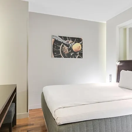 Comfort Xpress Helsinki Airport Terminal Hotel 3*
